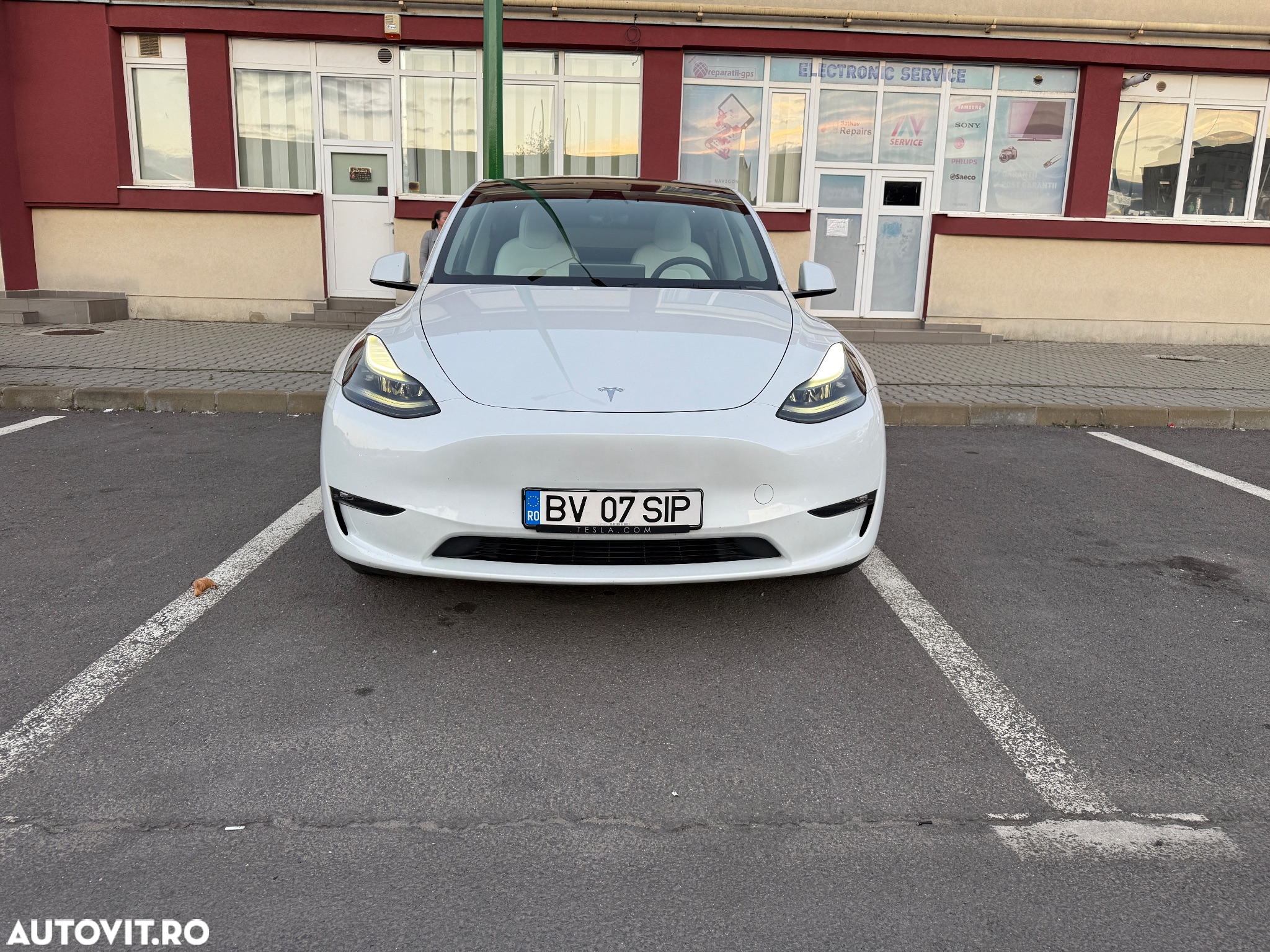Tesla Model Y Long Range Dual Motor AWD - 3