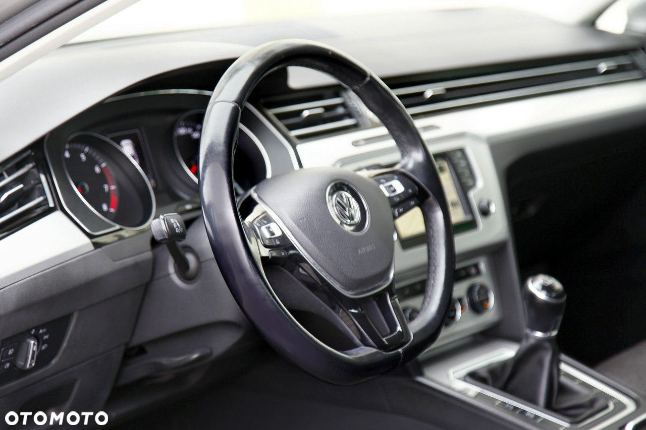 Volkswagen Passat 1.8 TSI BMT Comfortline - 15