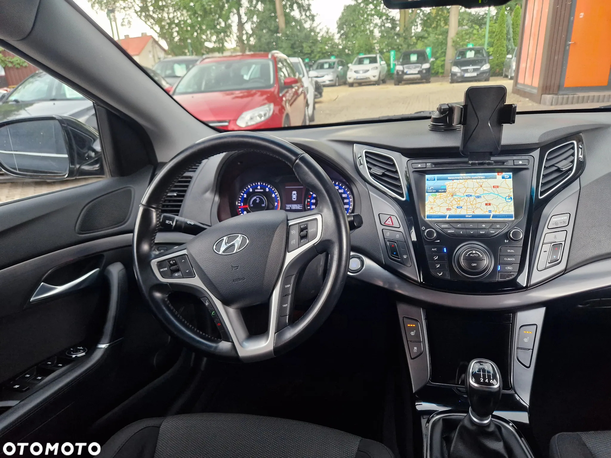 Hyundai i40 Kombi blue 1.6 Family+ - 32