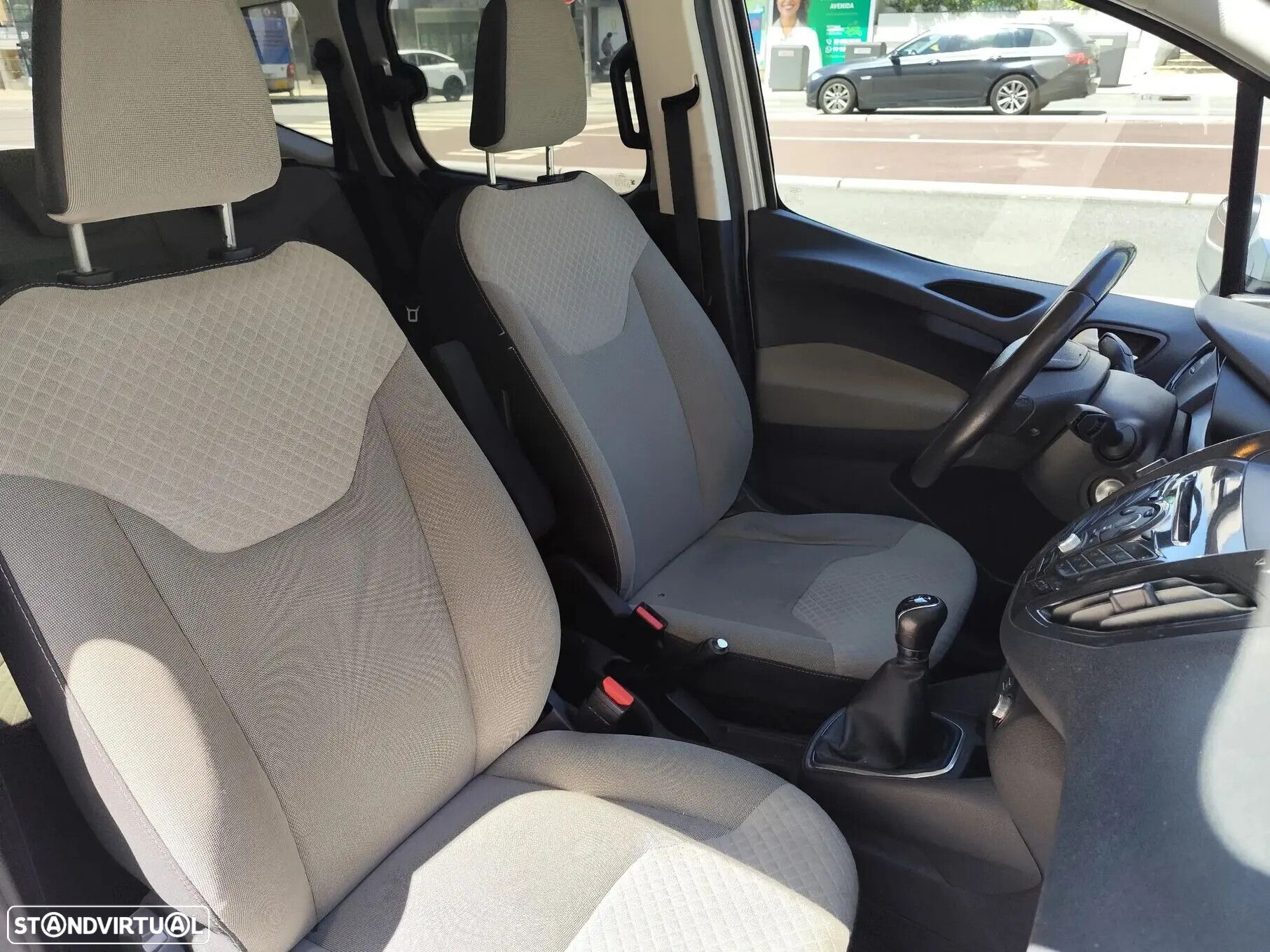 Ford Tourneo Courier 1.0 EcoBoost Titanium - 10