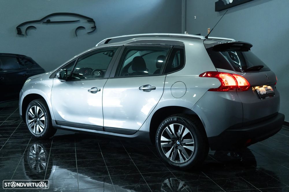 Peugeot 2008 1.2 PureTech Allure - 3