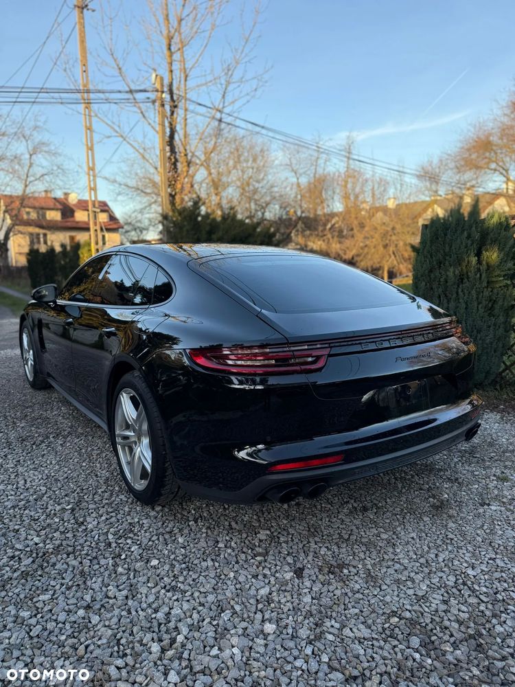 Porsche Panamera 4 E-Hybrid - 4