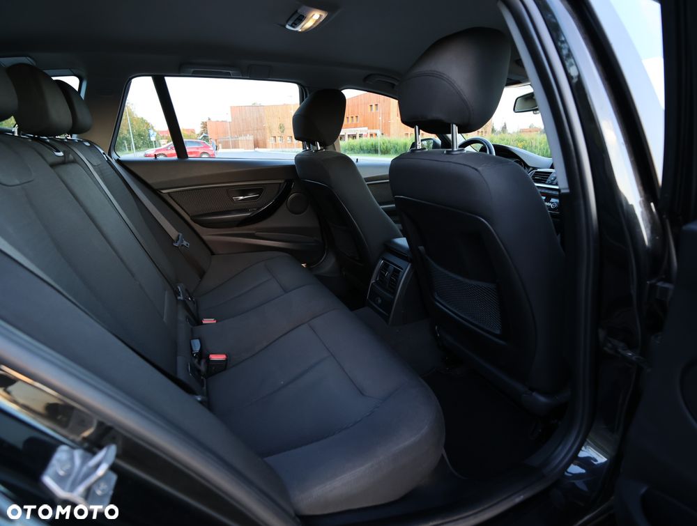 BMW Seria 3 318d - 4