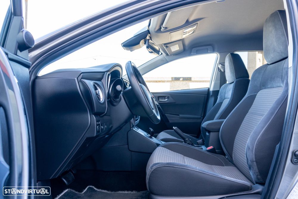 Toyota Auris 1.8 HSD Comfort +P.Sport+Navi - 19