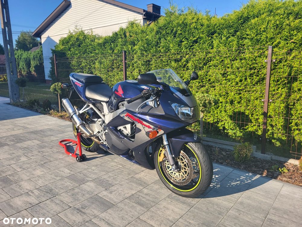 Honda CBR - 28