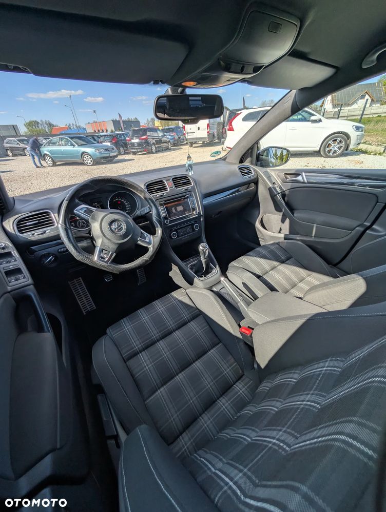 Volkswagen Golf 2.0 TDI DPF Highline - 16