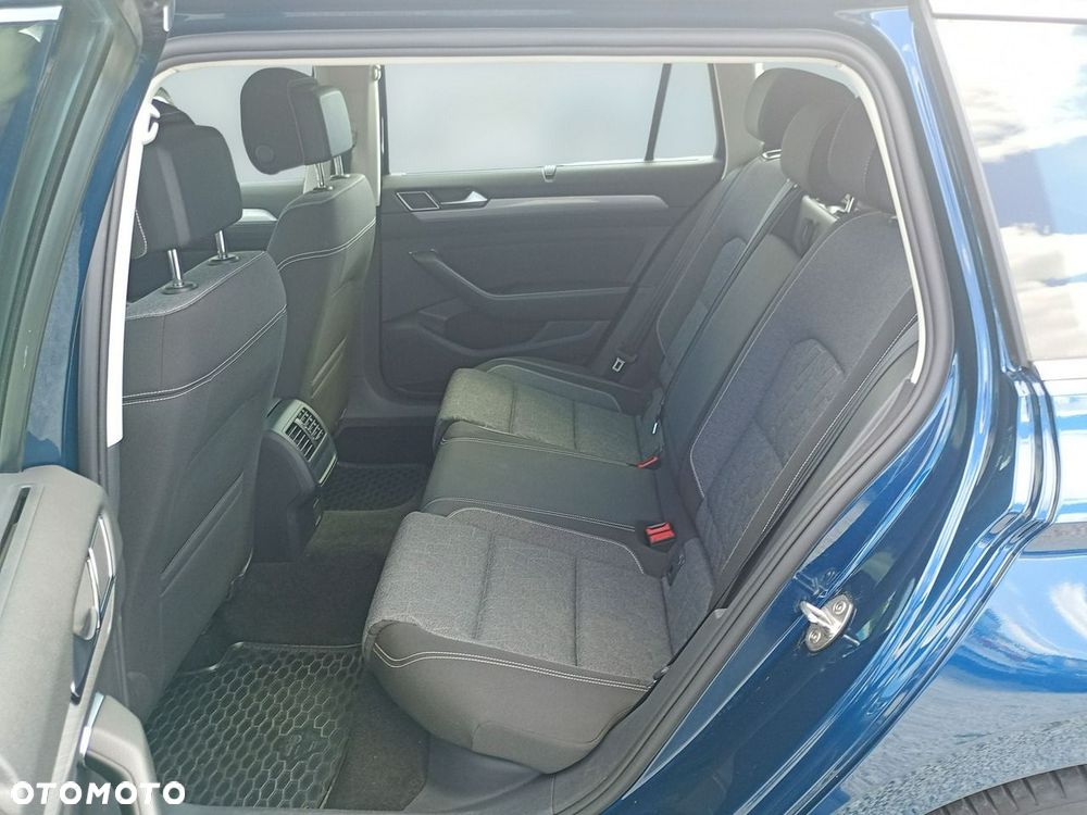 Volkswagen Passat Variant 2.0 TDI EVO Business DSG - 24
