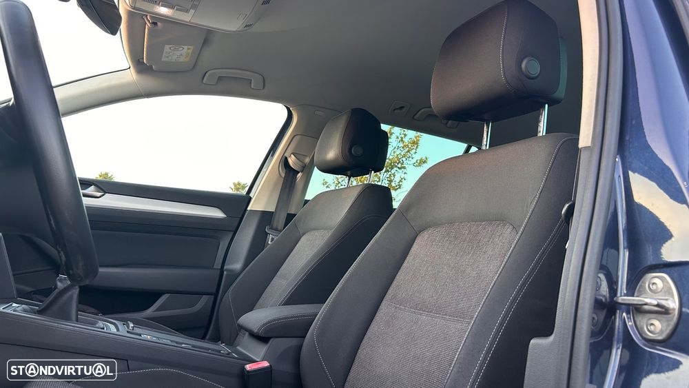 VW Passat Variant 2.0 TDI Highline - 22