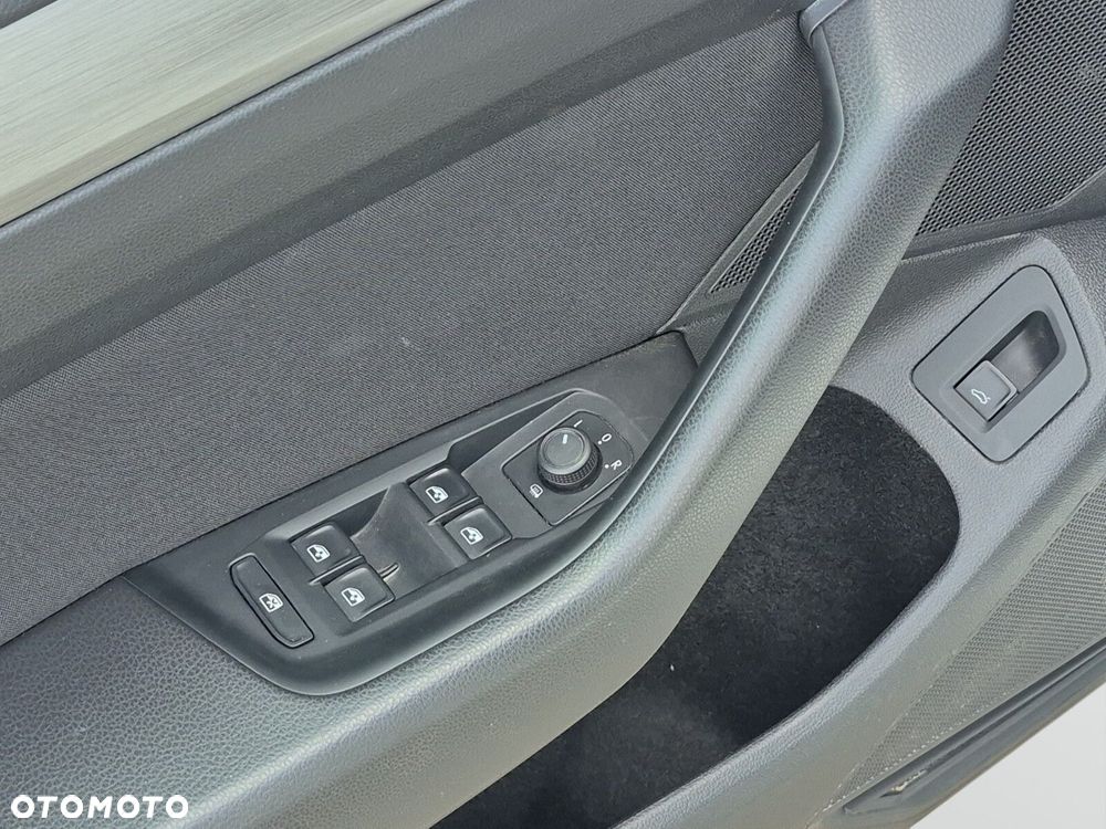 Volkswagen Passat Variant 2.0 TDI SCR Business DSG - 10