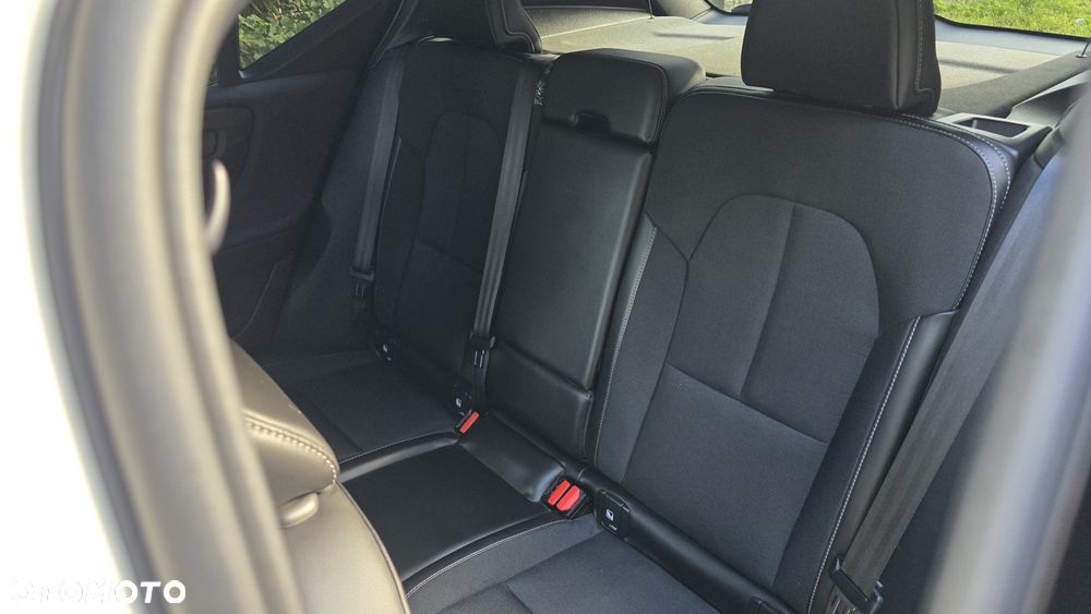 Volvo XC 40 D3 Geartronic Momentum Pro - 21