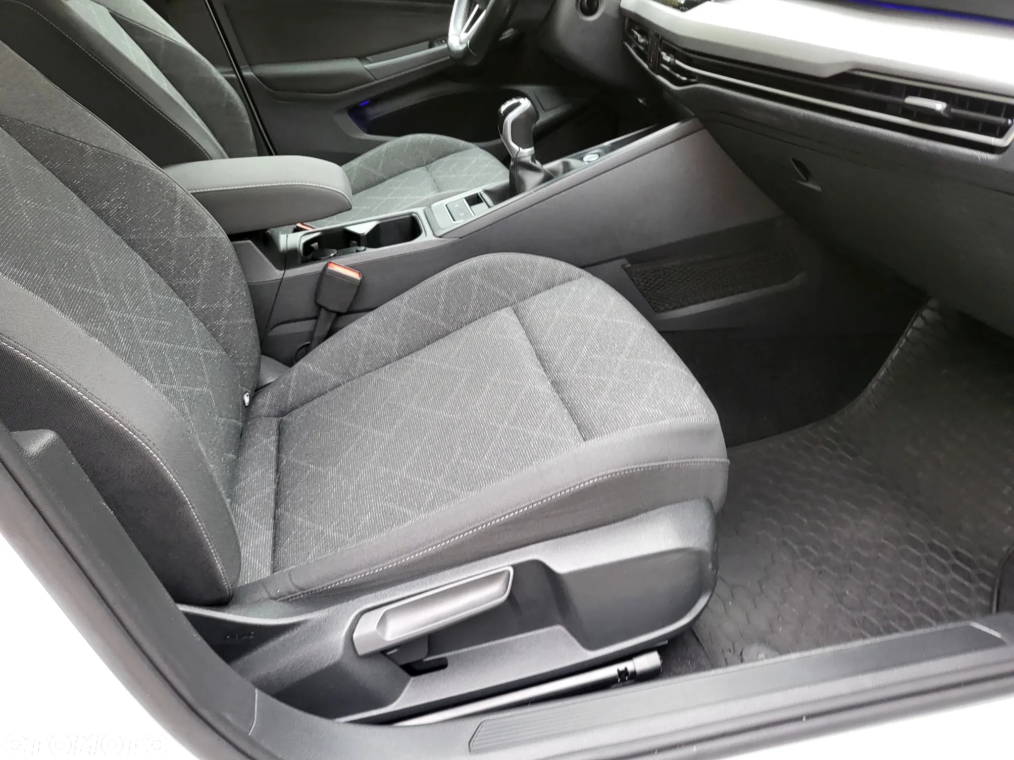 Volkswagen Golf VIII 1.0 TSI Life - 10