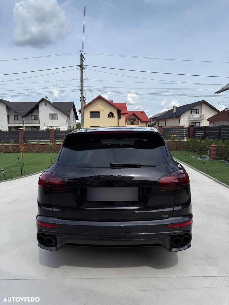 Porsche Cayenne 3.0 L - 4