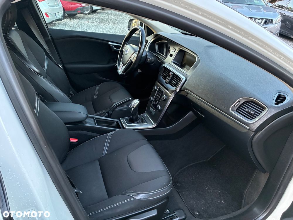 Volvo V40 D2 - 11