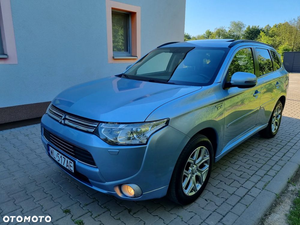 Mitsubishi Outlander Instyle NAVI + - 38