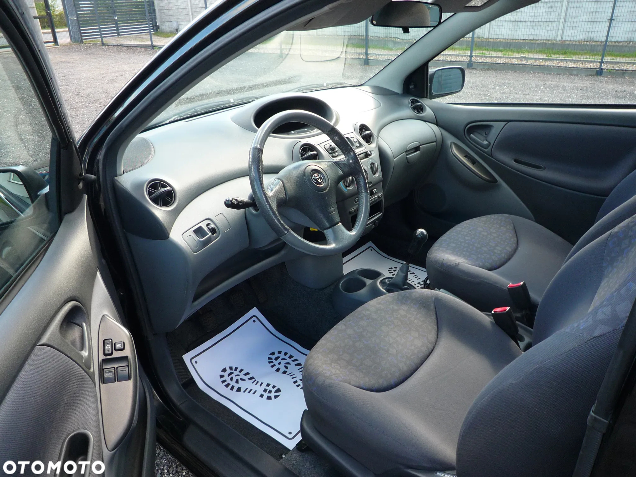 Toyota Yaris - 12