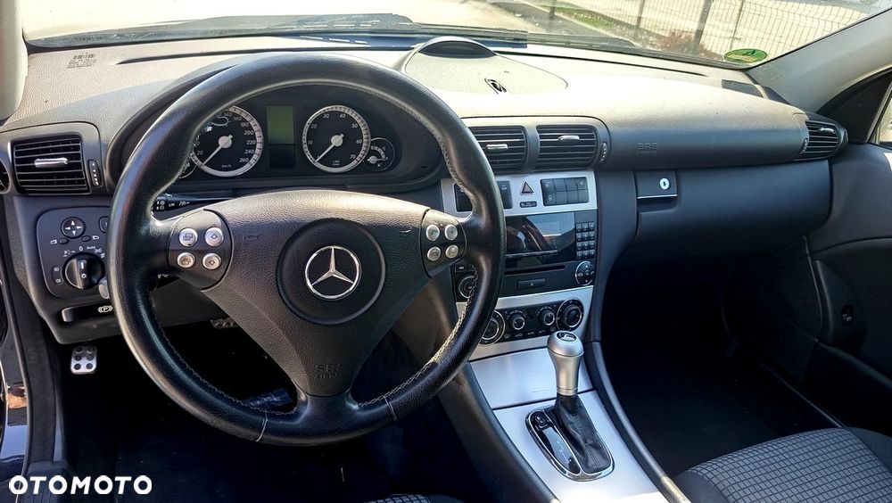 Mercedes-Benz Klasa C 180 Kompressor Automatik Sport Edition - 18