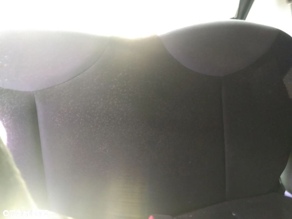 Auto na części - Peugeot 107 68 KM benzyna 2005 Silnik Skrzynia Drzwi Maska Klapa Błotnik Zderzak Lampa Szyba Klamka Lusterko Deska Kokpit - 10