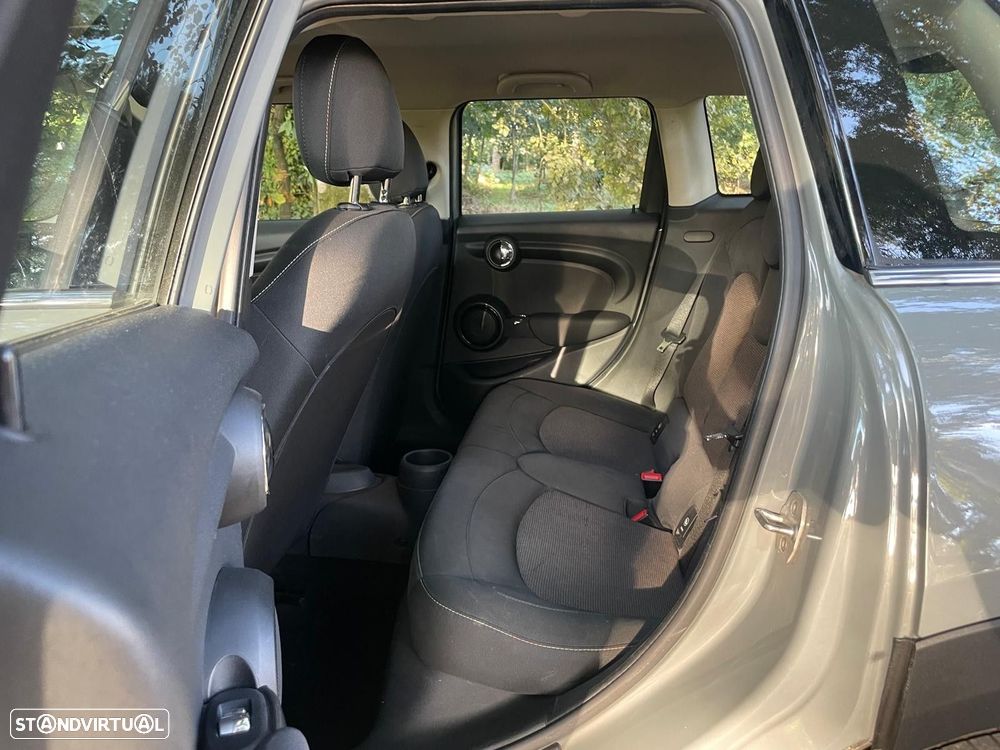 MINI 5 Portas Cooper D Aut. - 23