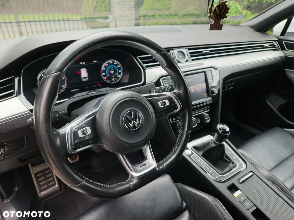 Volkswagen Passat - 12