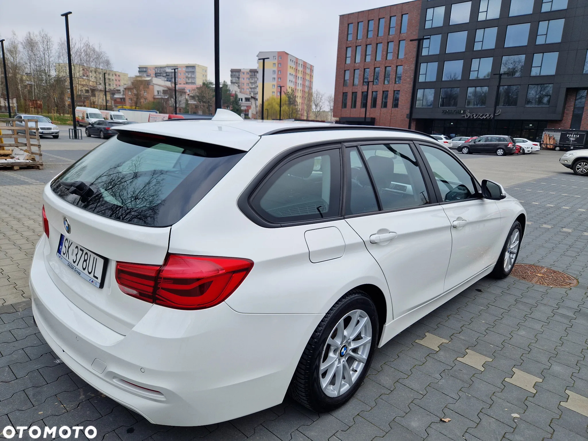 BMW Seria 3 318d Touring Advantage - 9