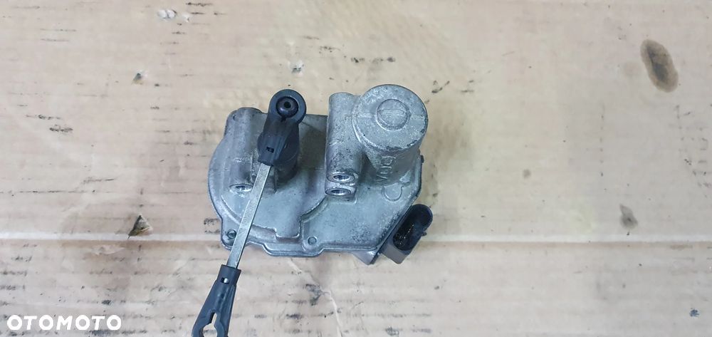 Nastawnik klap kolektora Audi A8 D3 4.2 TDI 059129086D - 4