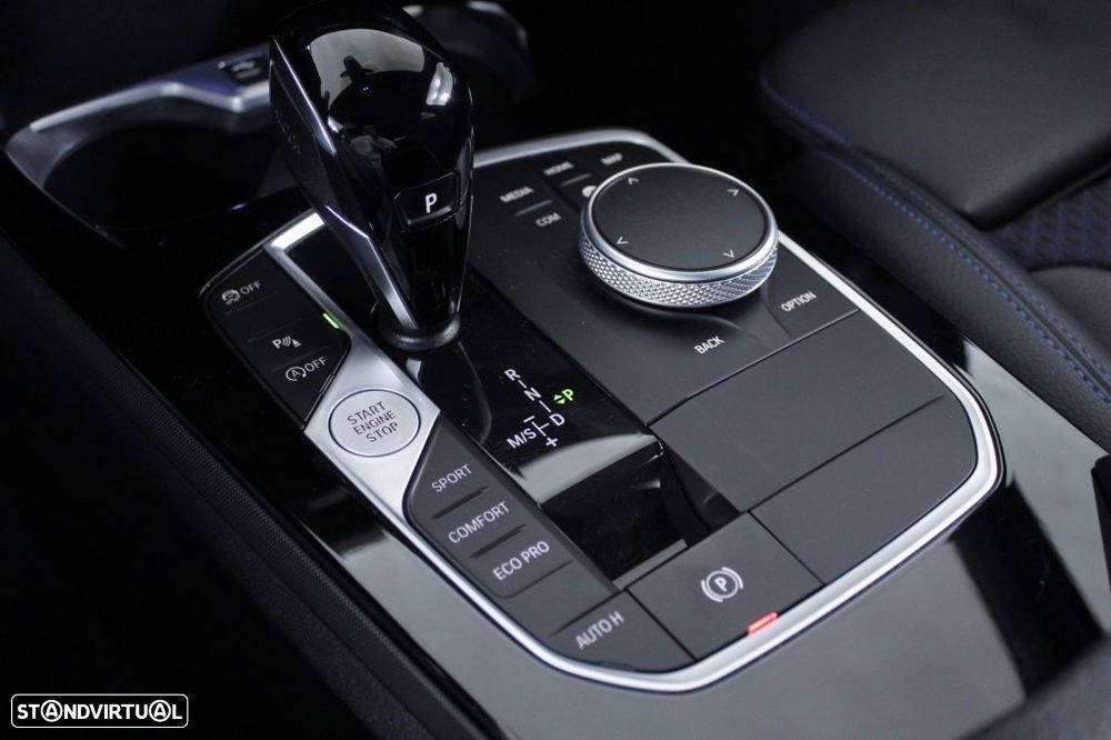 BMW 116 d Pack Desportivo M Auto - 35