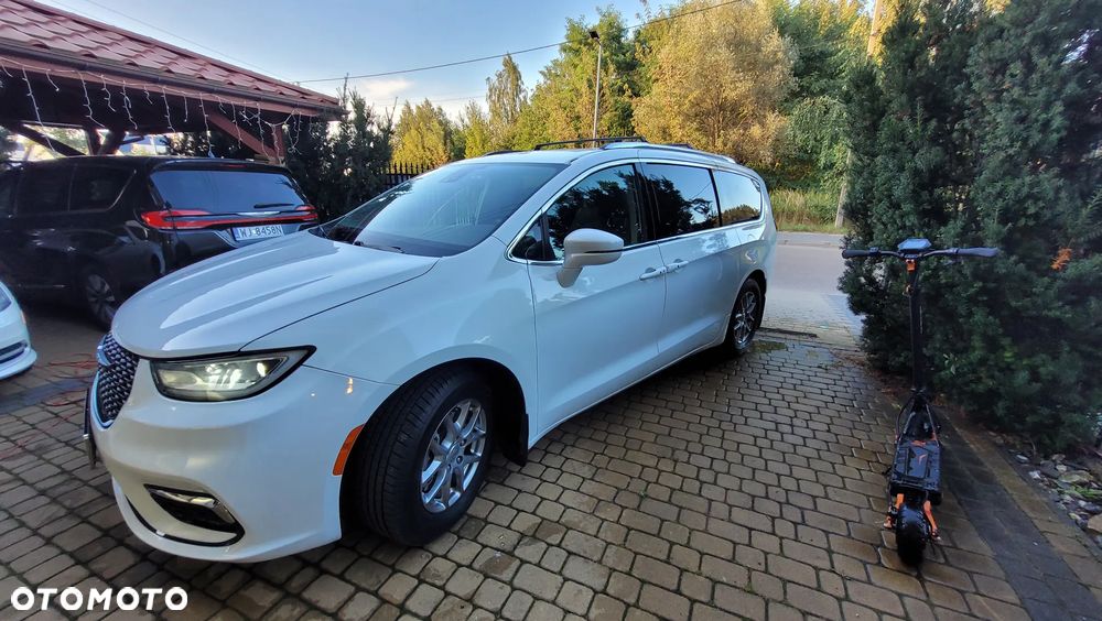 Chrysler Pacifica - 2