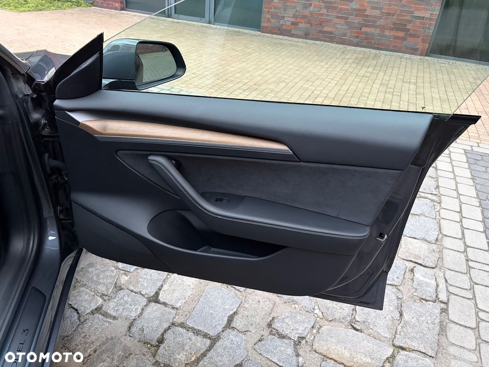 Tesla Model 3 Standard Range Plus - 16