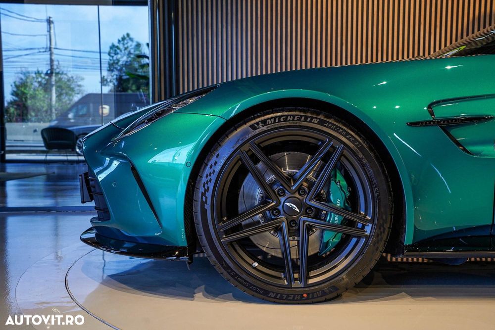 Aston Martin V8 Vantage - 11