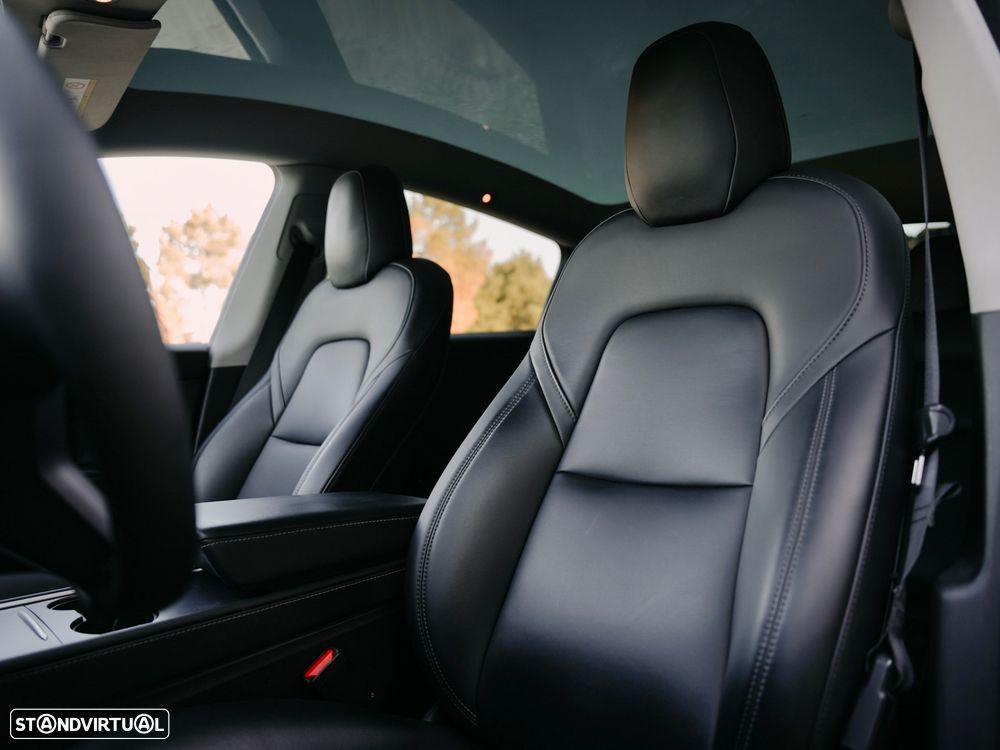 Tesla Model Y Long Range Dual Motor AWD - 19