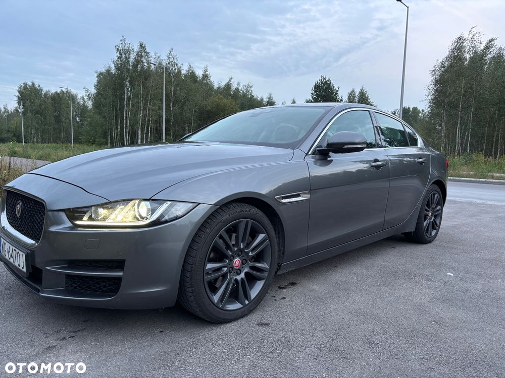 Jaguar XE 2.0 D Prestige - 4