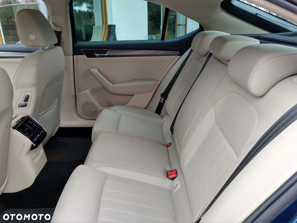 Skoda Superb 2.0 TDI SCR Style DSG - 4