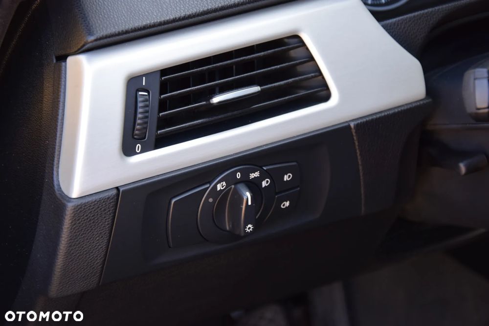 BMW Seria 3 318i - 31