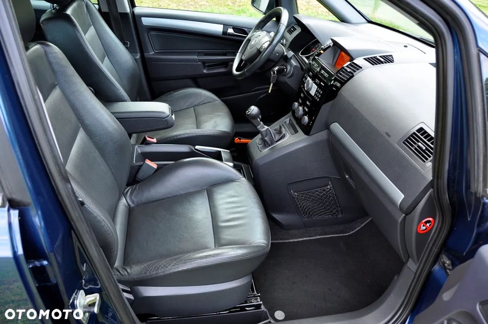 Opel Zafira 1.8 Cosmo - 11