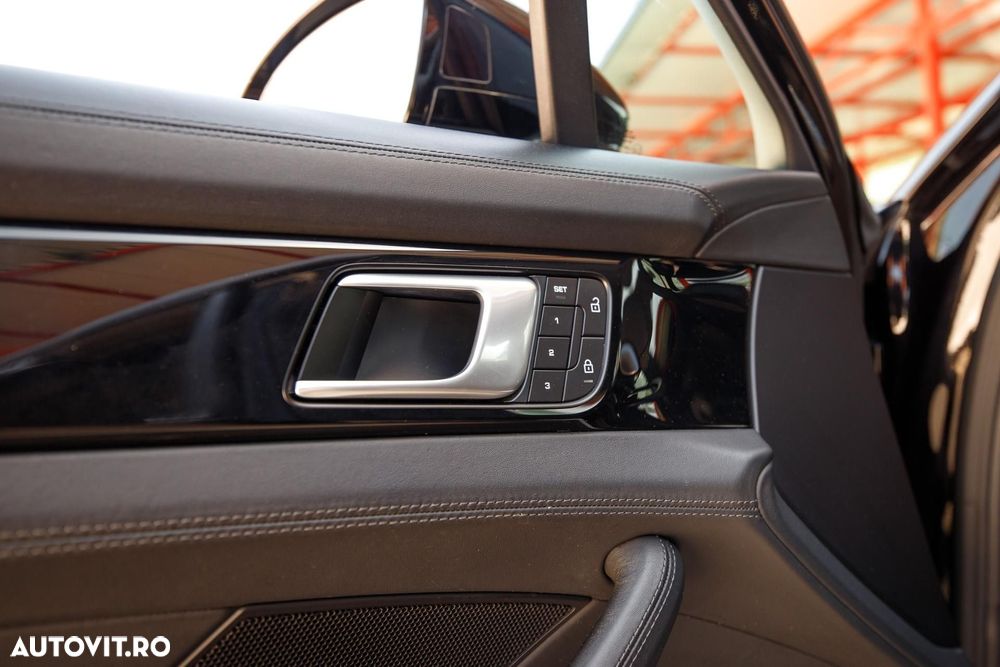Porsche Panamera - 12