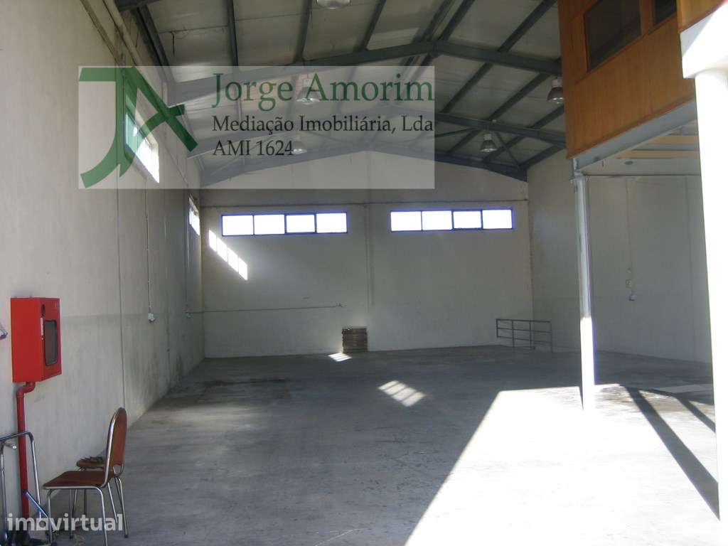 Armazém em Z.I. 450 m2. 3 frentes. Pé Dtº 6mt. - Grande imagem: 5/9