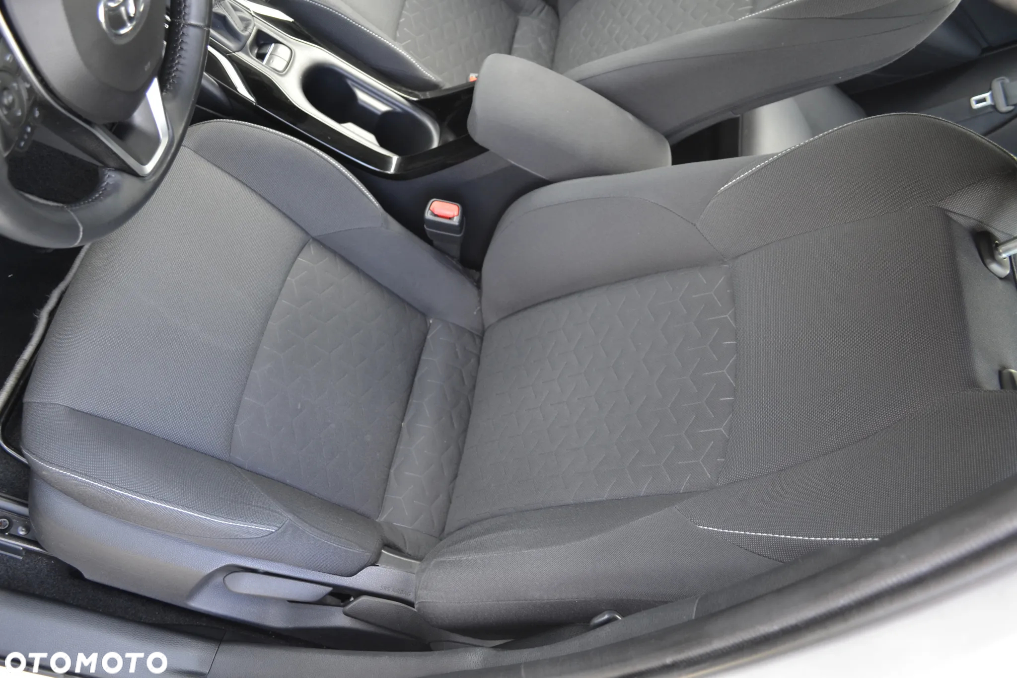 Toyota Corolla 1.8 Hybrid Comfort - 24