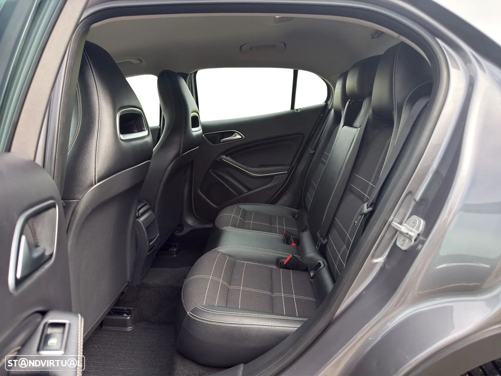 Mercedes-Benz GLA 180 CDI Urban - 13