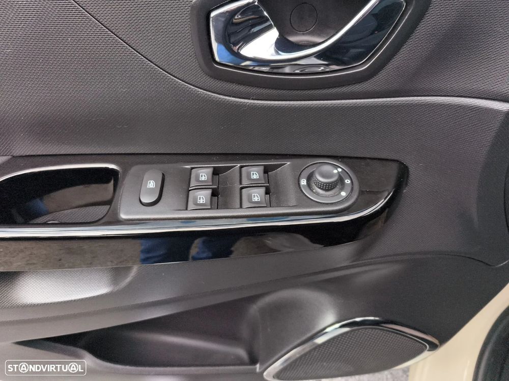 Renault Captur 1.5 dCi Exclusive EDC - 17