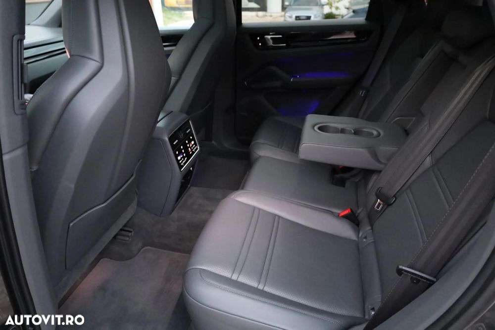 Porsche Cayenne Coupe Standard - 18