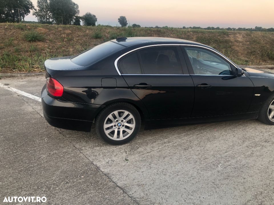 Dezmembrez BMW seria 3 ,E 90 , 318D ,an 2006 - 7