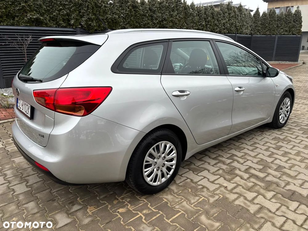 Kia Ceed - 8