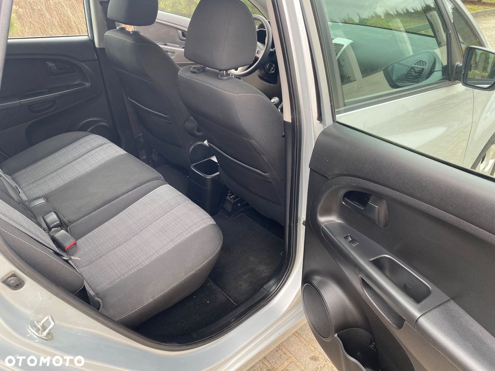 Kia Venga - 12