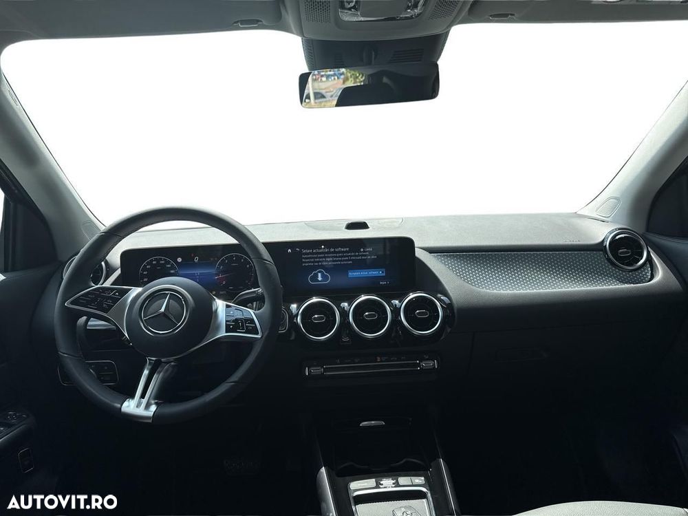 Mercedes-Benz GLA - 11