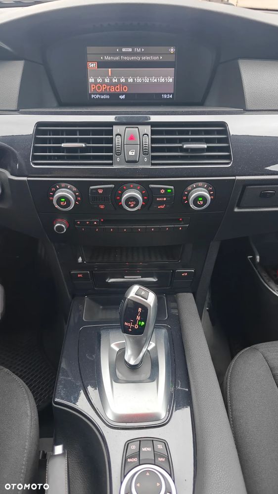 BMW Seria 5 520i - 29