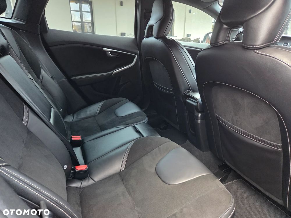 Volvo V40 D3 Drive-E R-Design Momentum - 28