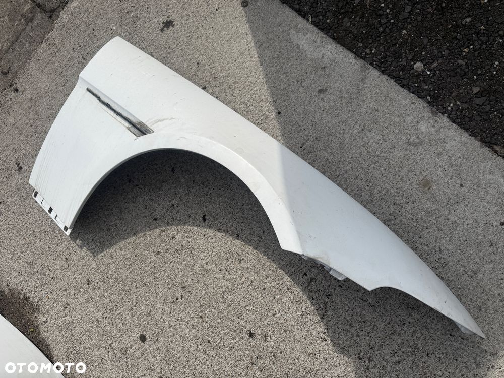 Błotnik prawy e63 e64 oryginalny plastikowy - 1