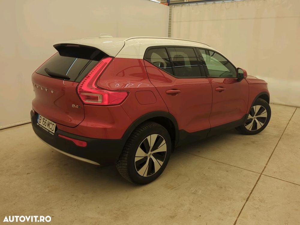 Volvo XC 40 B4 AT8 AWD Mild Hybrid Momentum Pro - 3