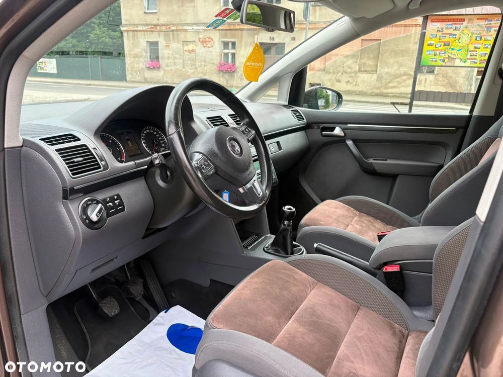 Volkswagen Touran 2.0 TDI DPF BlueMotion Technology Cup - 9