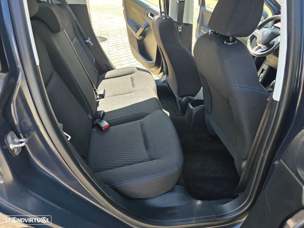 Peugeot 208 1.2 PureTech Signature - 9